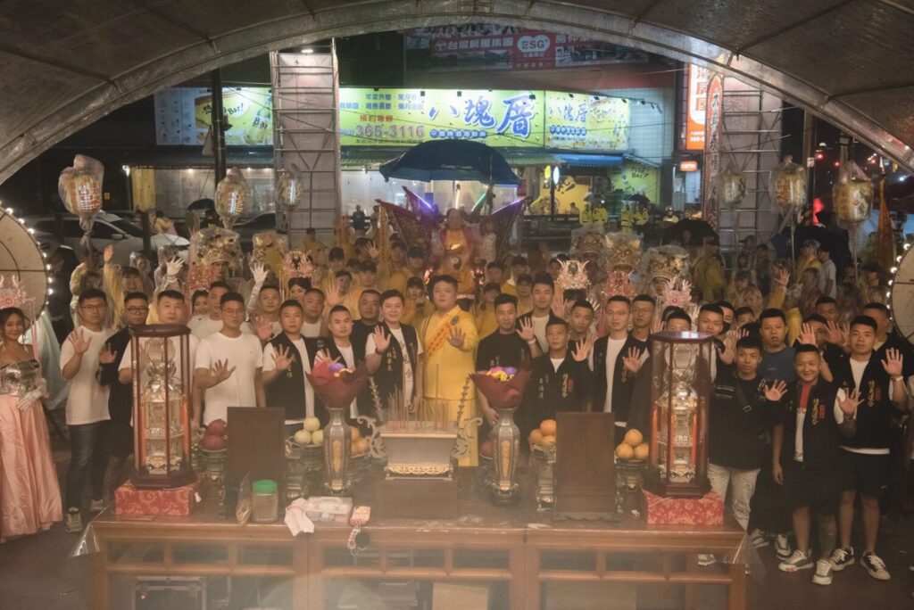 護國宮太子夜巡進入倒數　信眾撐傘夾道迎神感人不斷
