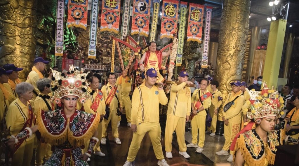 北台灣唯一夜巡太子廟！ 護國宮遶境萬人共行祈福桃園