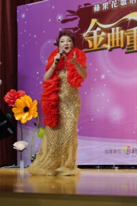 世界佛教正心會重陽敬老     蘋果花歌后楊燕首首歌曲膾炙人口