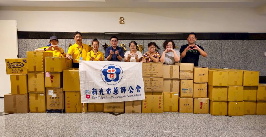 援助光復災情 新北藥師募集500個護理包專車送達