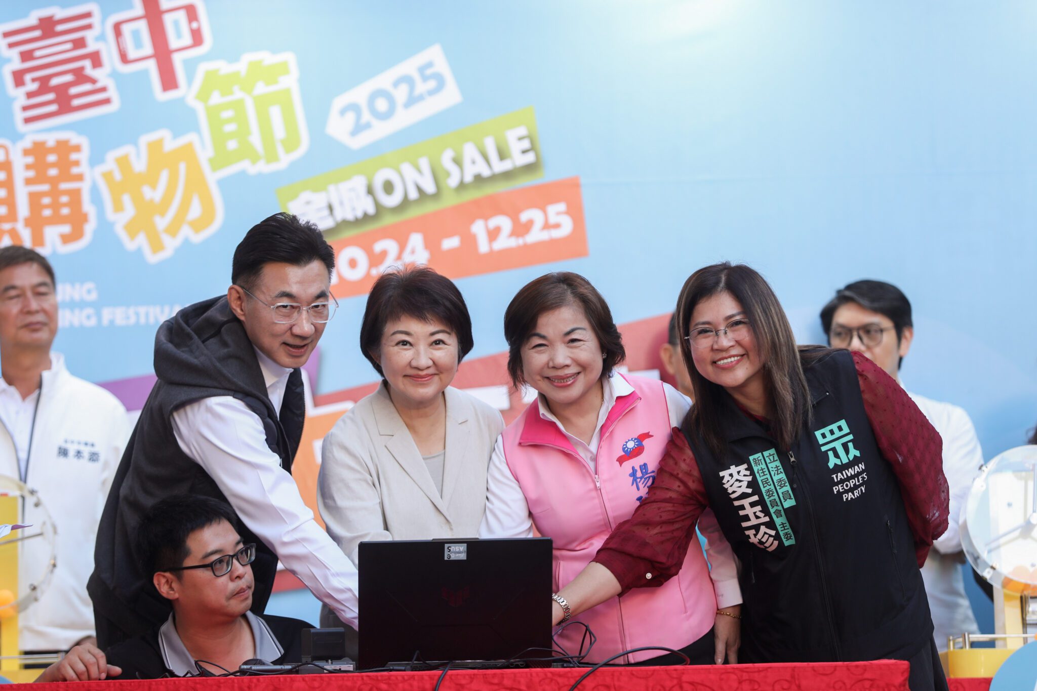 台中購物節月月抽百萬！盧秀燕現身廟東商圈　親抽3位「百萬級幸運兒」