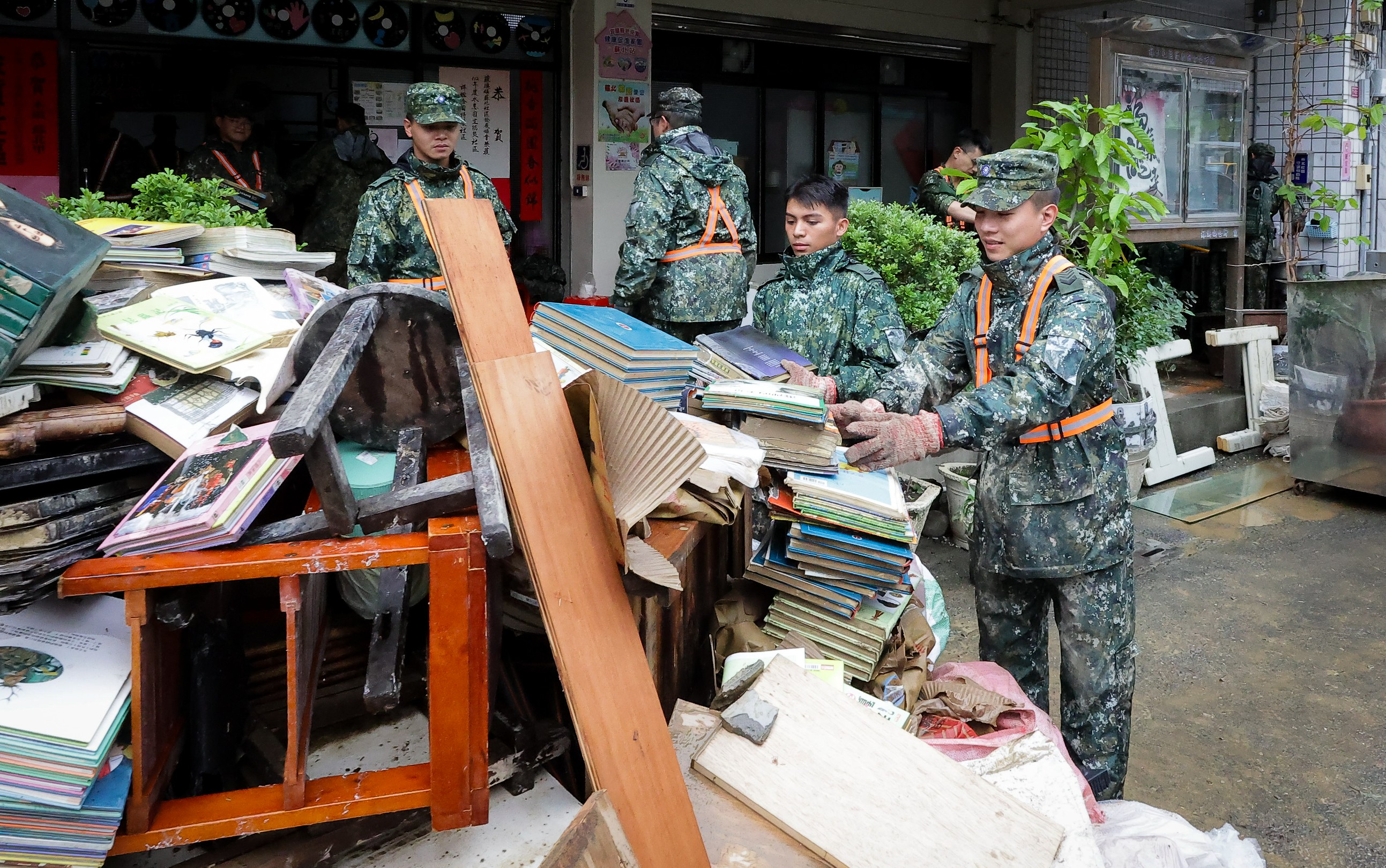 水淹蘇澳學生教科書不見了　向阿伯求救