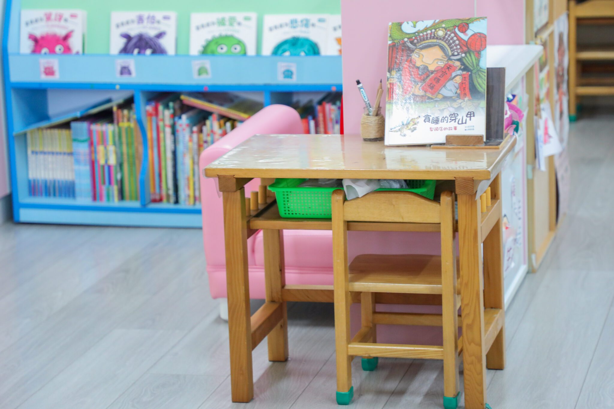 家長感動到紅眼框!木製桌椅開放學生免費領用 盧市長:持續努力改善孩子學習環境 家長感動到紅眼框!木製桌椅開放學生免費領用 盧市長:持續努力改善孩子學習環境