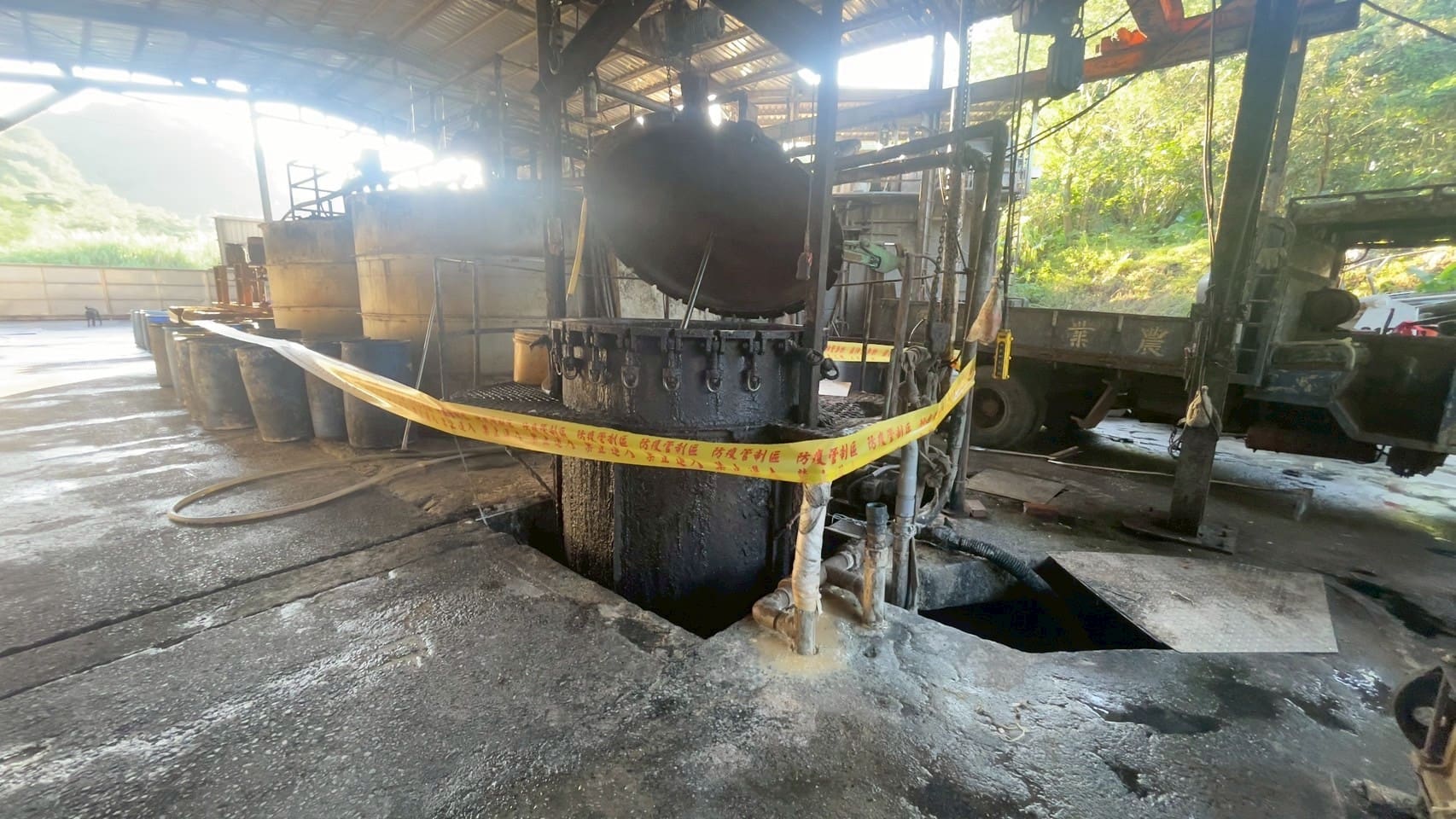 新北再查獲違規餵食廚餘養豬場 重罰206萬並禁上市及取消補助 新北再查獲違規餵食廚餘養豬場 重罰206萬並禁上市及取消補助