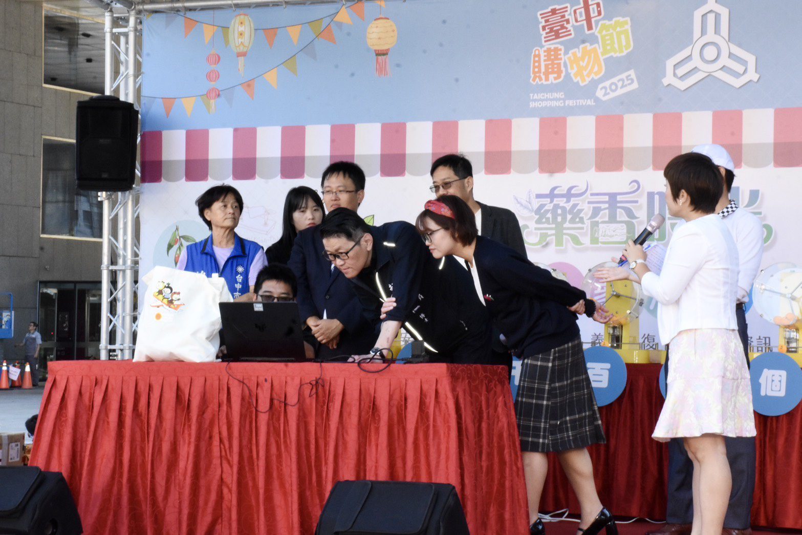 百萬汽車首抽出爐! 台中購物節攜手藥香市集 加碼TOTO衛浴設備 百萬汽車首抽出爐! 台中購物節攜手藥香市集 加碼TOTO衛浴設備