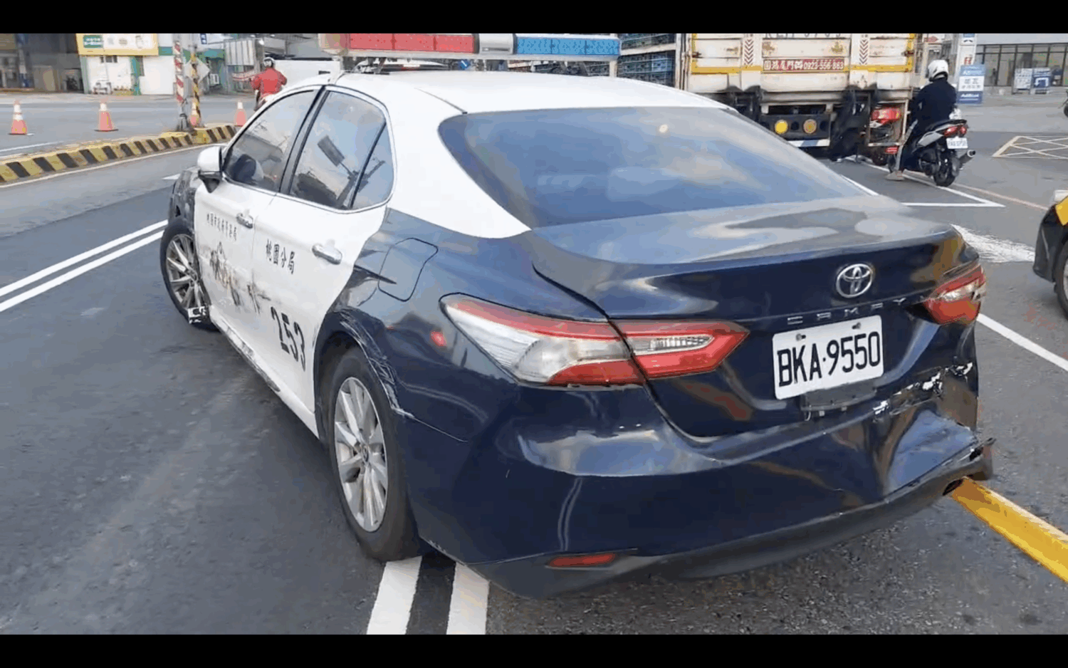 毒駕女拒檢狂逃衝撞警車 桃警連開8槍擊破輪胎強勢逮人 毒駕女拒檢狂逃衝撞警車 桃警連開8槍擊破輪胎強勢逮人