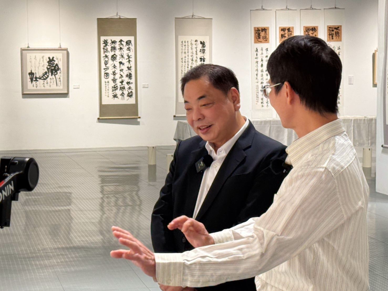 書法薪傳潤筆情誼 陳見賢出席「行歌拾穗」胡國龍書法展 書法薪傳潤筆情誼 陳見賢出席「行歌拾穗」胡國龍書法展