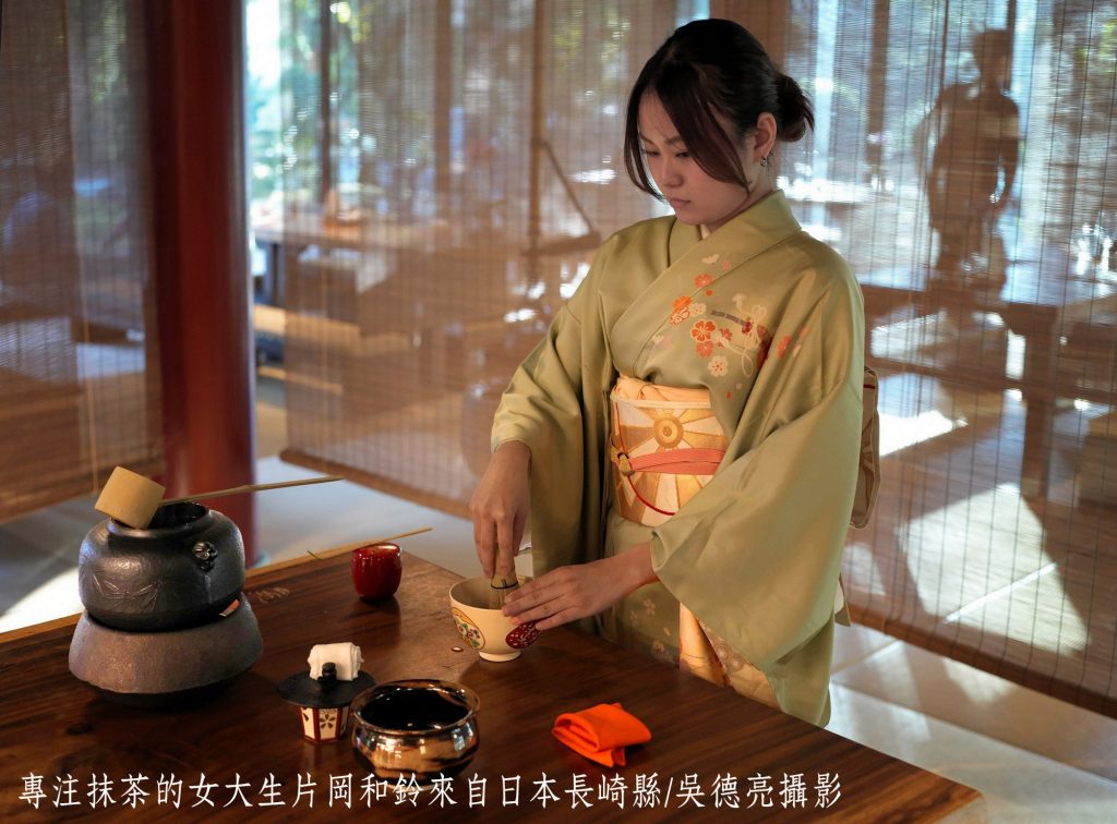日本留台女大生的茶道盛饗 抹茶、三線、和服秀 日本留台女大生的茶道盛饗 抹茶、三線、和服秀