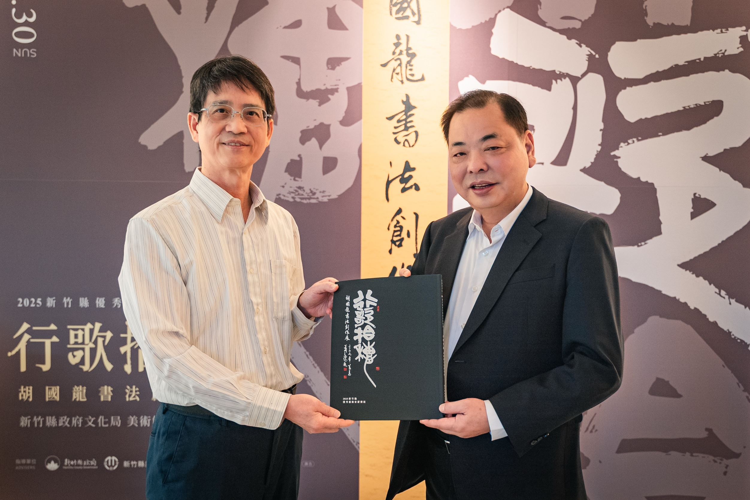 書法薪傳潤筆情誼 陳見賢出席「行歌拾穗」胡國龍書法展 書法薪傳潤筆情誼 陳見賢出席「行歌拾穗」胡國龍書法展