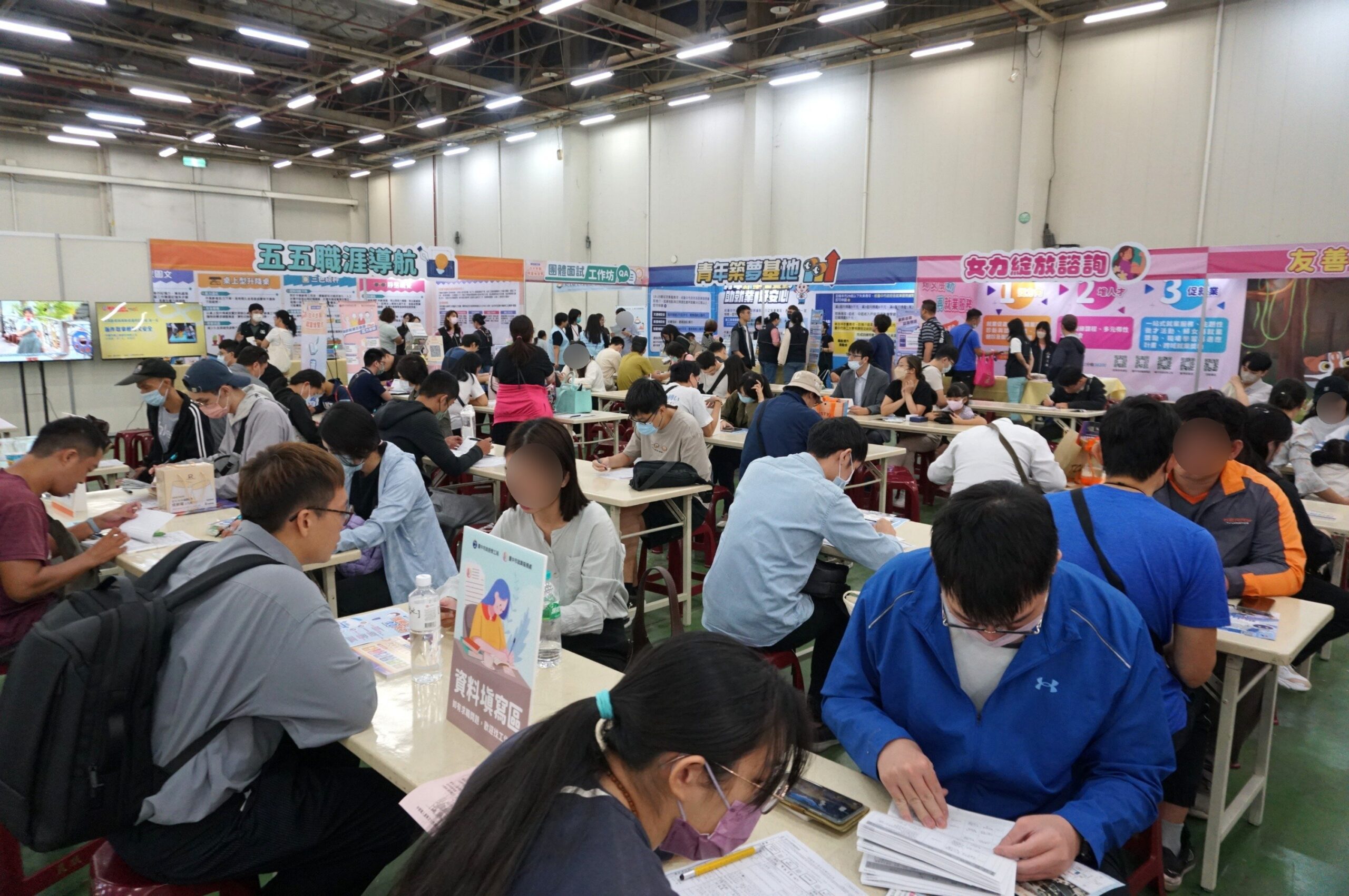 中市府就博會吸引上千名求職者參與 媒合率達6成 中市府就博會吸引上千名求職者參與 媒合率達6成