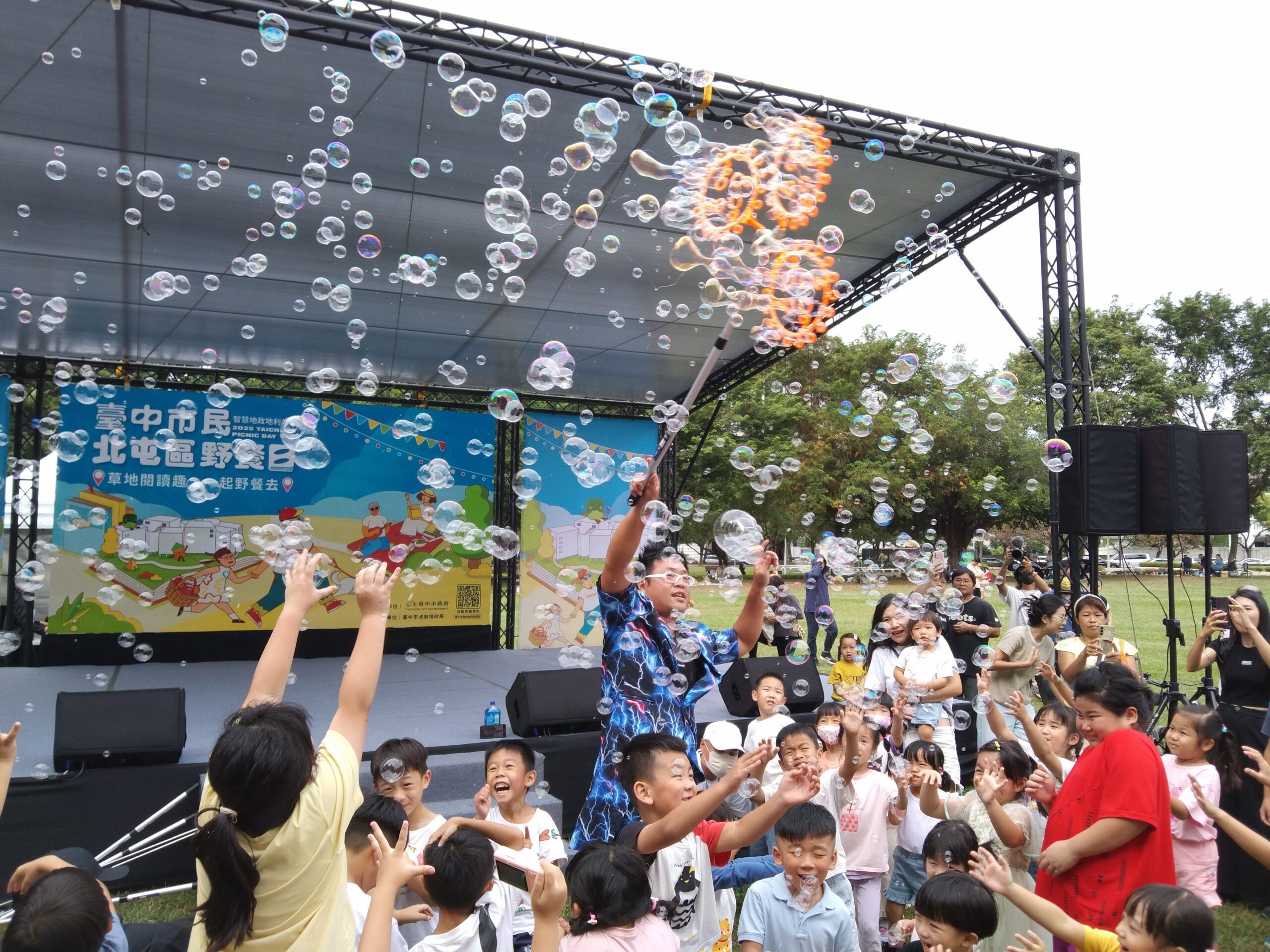 書香漫步綠草間　中市北屯區市民野餐日溫馨登場！
