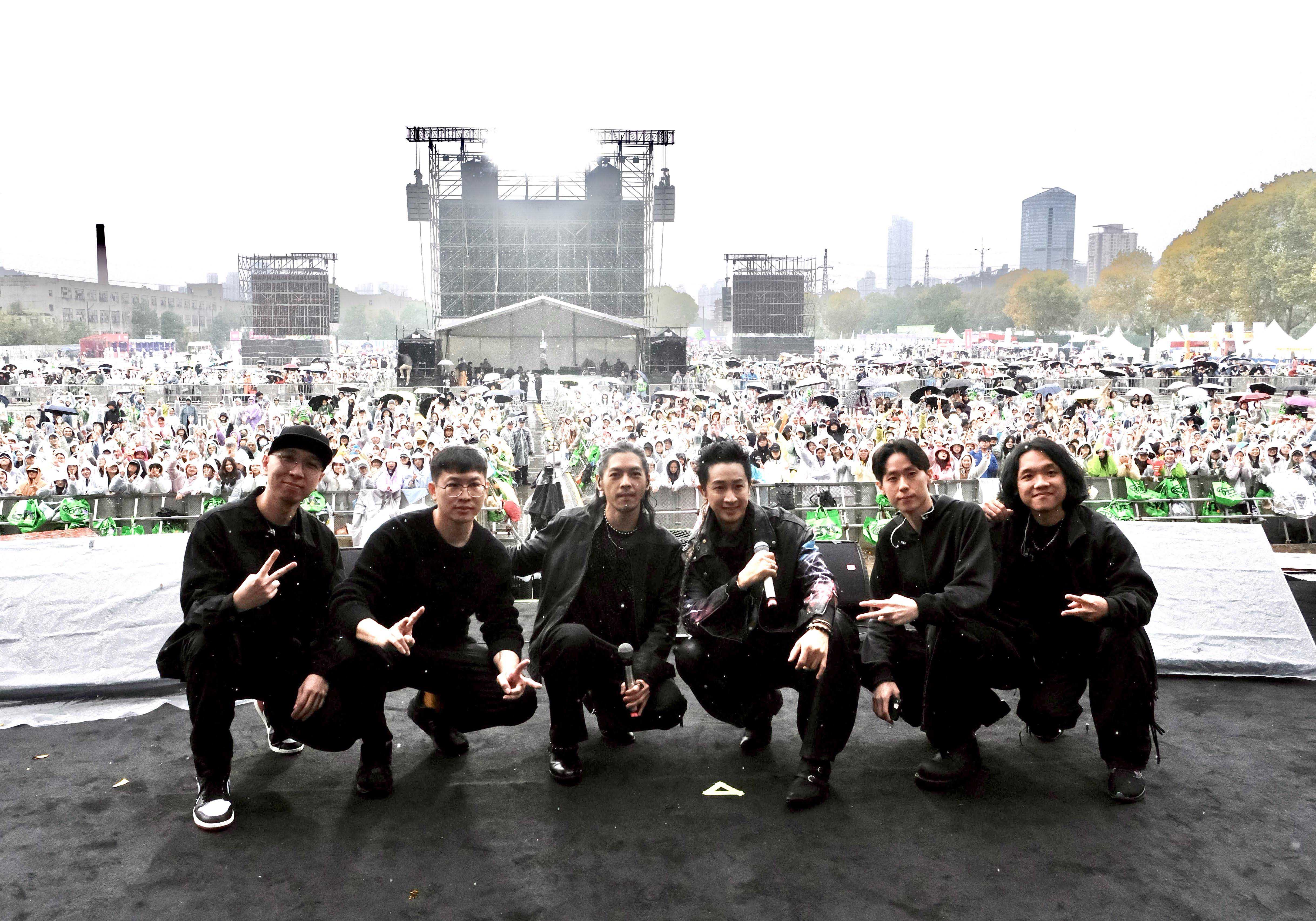 浪花兄弟武漢春浪合體回歸 歌迷引頸高唱替兩人加油 浪花兄弟武漢春浪合體回歸 歌迷引頸高唱替兩人加油