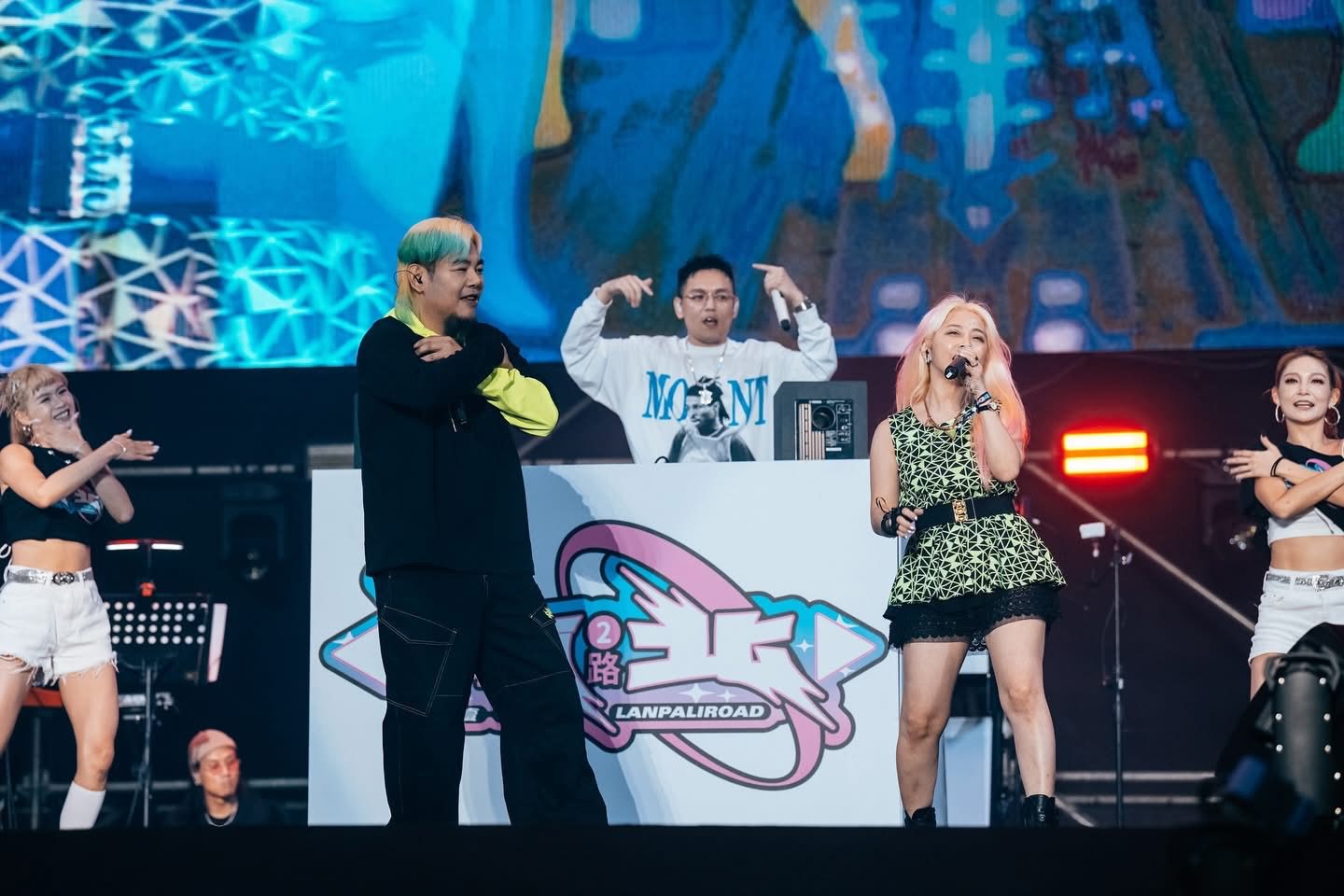 《玖壹壹南北貳路音樂節》天團玖壹壹震撼開唱 粉絲擠爆台中水湳 《玖壹壹南北貳路音樂節》天團玖壹壹震撼開唱 粉絲擠爆台中水湳