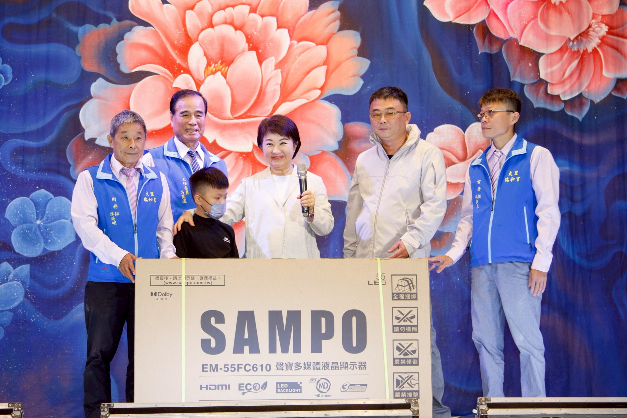 明華園日字團大里瑞和宮熱力開演 盧市長贈匾「慈光普照」肯定廟方挺傳藝、文化再發光 明華園日字團大里瑞和宮熱力開演 盧市長贈匾「慈光普照」肯定廟方挺傳藝、文化再發光