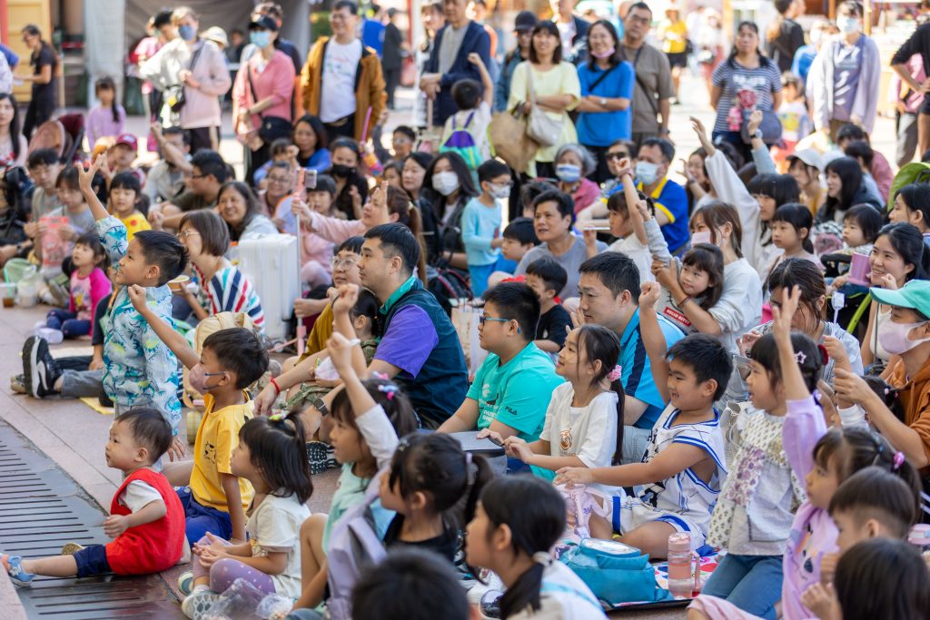 童樂馬戲揭開歡樂篇章 親子齊聚共度快樂時光 童樂馬戲揭開歡樂篇章 親子齊聚共度快樂時光
