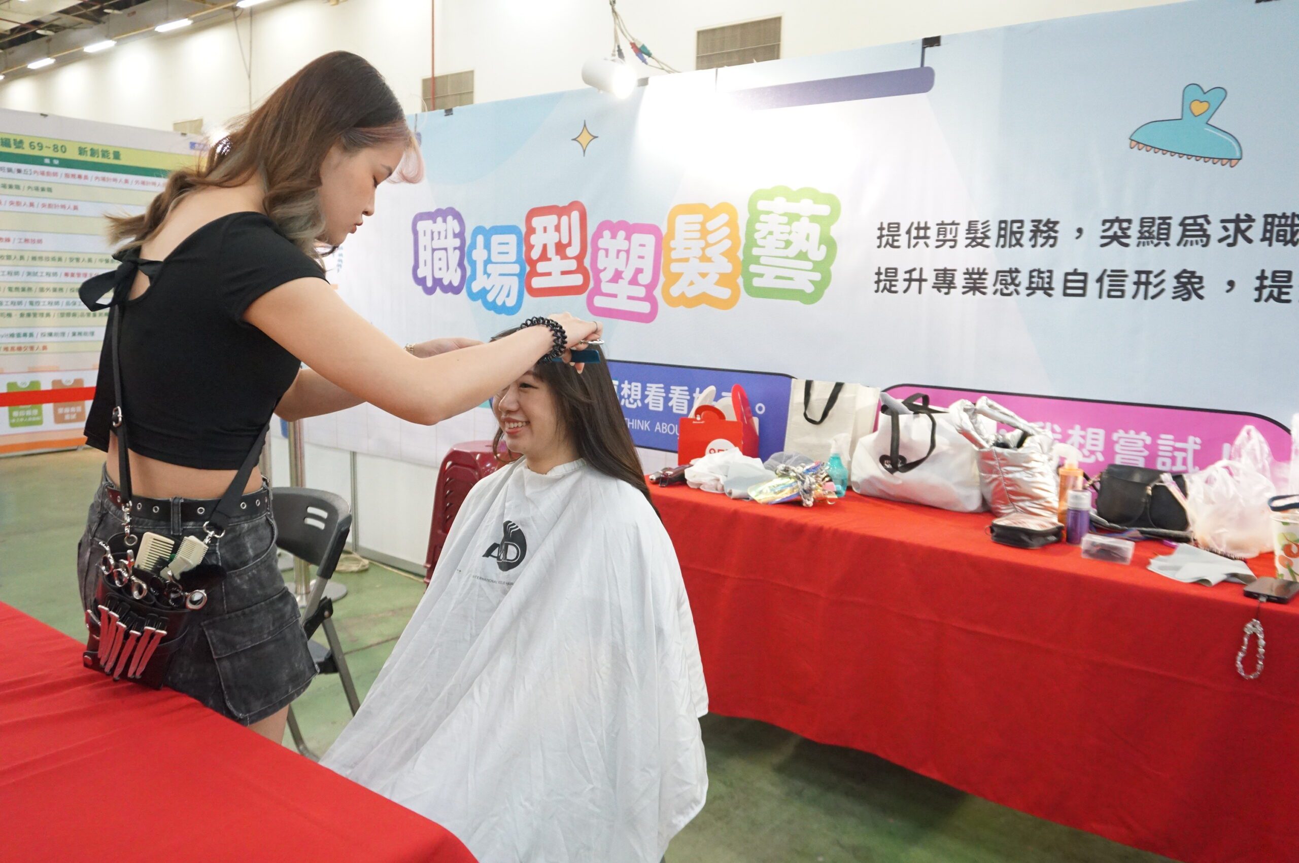 中市府就博會吸引上千名求職者參與 媒合率達6成 中市府就博會吸引上千名求職者參與 媒合率達6成