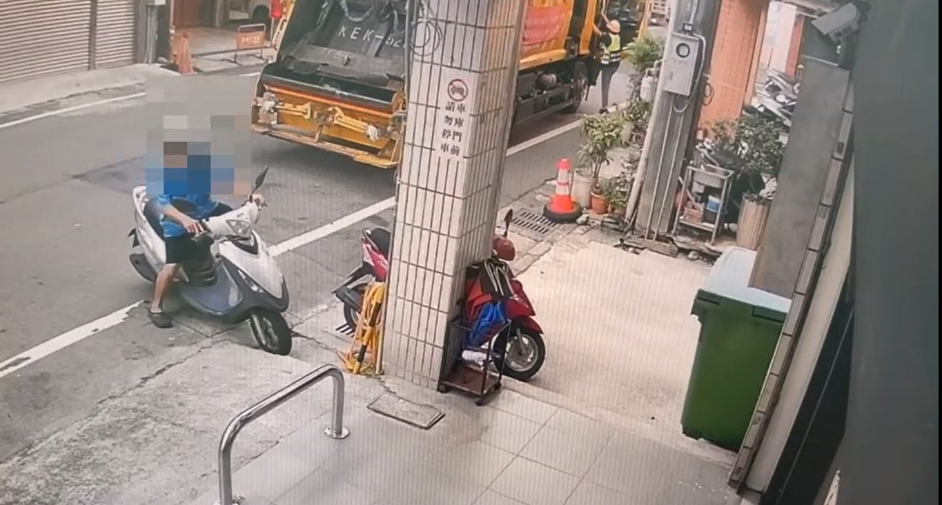 李男殘忍殺妻後，便馬上騎車前往距住家一公里的內壢派出所。（記者翻攝）