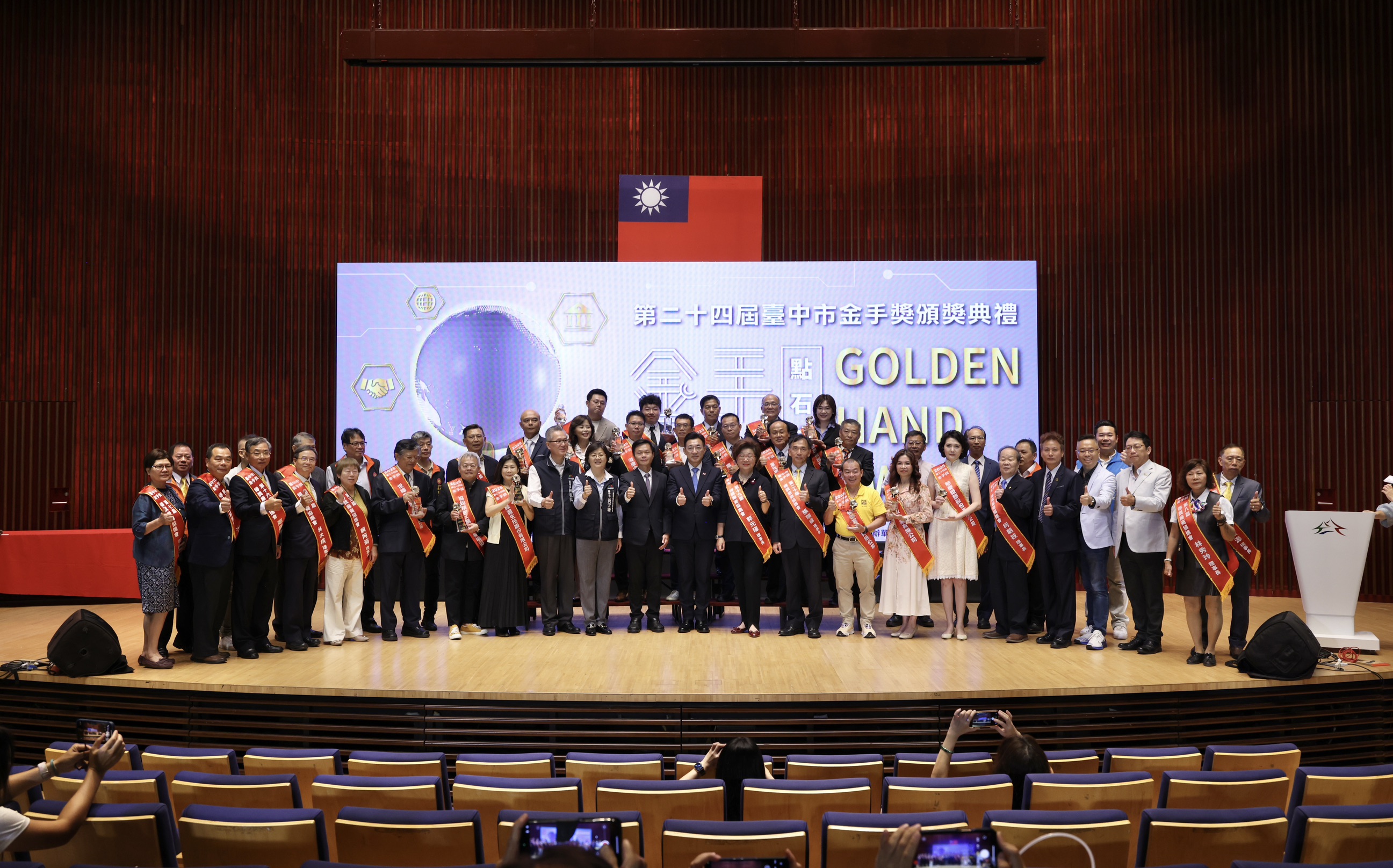 中小企業成長極限與永續挑戰 ? 「臺灣經濟界奧斯卡獎」隱憂多 中小企業成長極限與永續挑戰 ? 「臺灣經濟界奧斯卡獎」隱憂多