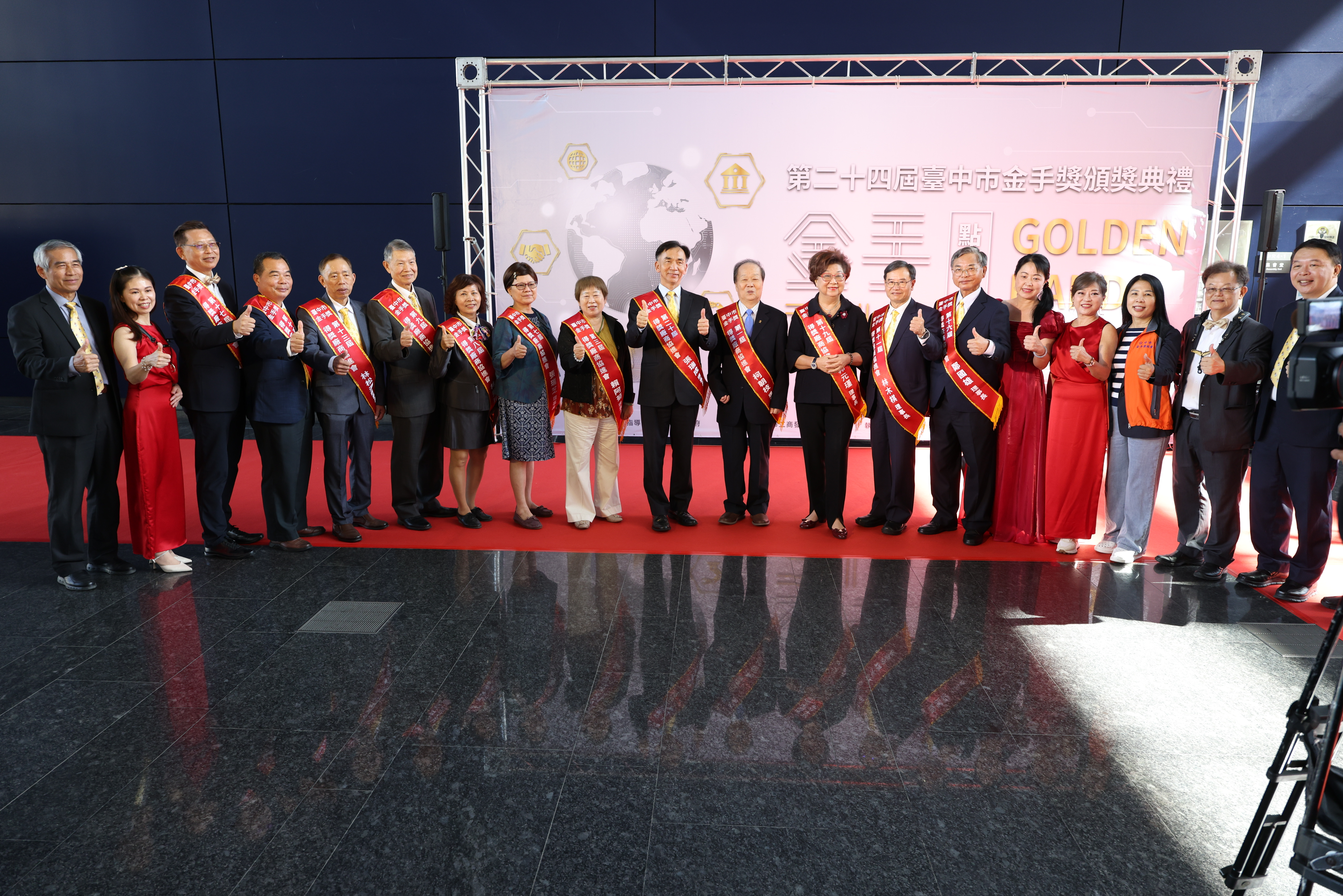 中小企業成長極限與永續挑戰 ? 「臺灣經濟界奧斯卡獎」隱憂多 中小企業成長極限與永續挑戰 ? 「臺灣經濟界奧斯卡獎」隱憂多