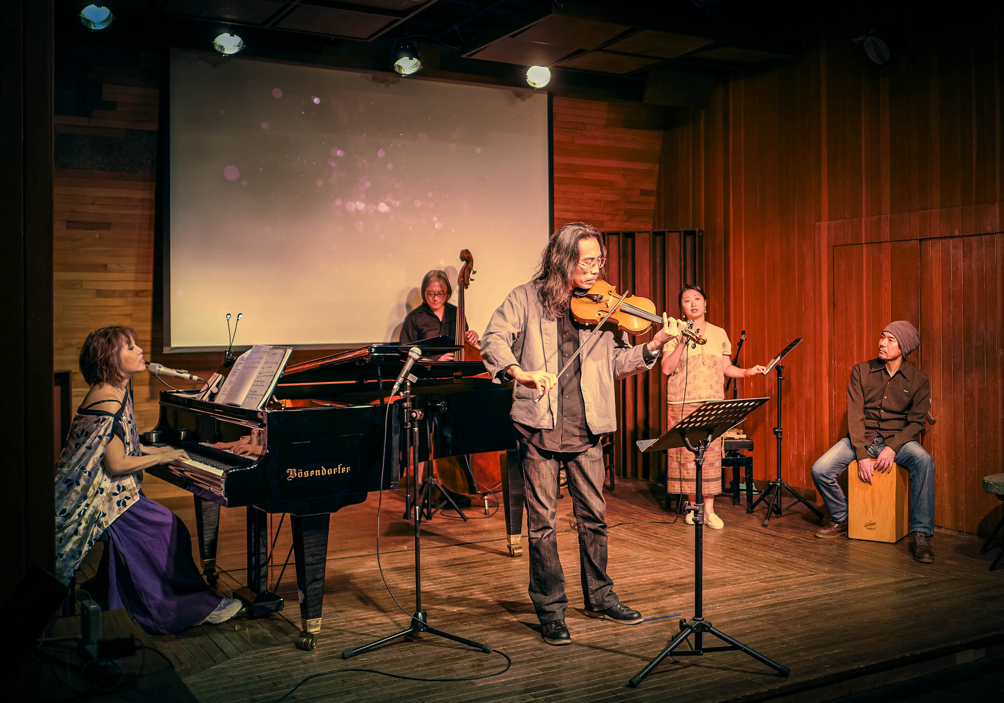 阮丹青唱盡人生四季 從山到海從旅途到舞台 闊別樂壇華麗回歸 阮丹青唱盡人生四季 從山到海從旅途到舞台 闊別樂壇華麗回歸