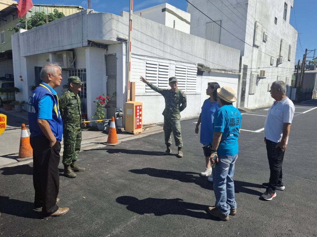 黃仁爭取270萬改善太平營區道路 王春梅代表出席完工會勘 黃仁爭取270萬改善太平營區道路 王春梅代表出席完工會勘