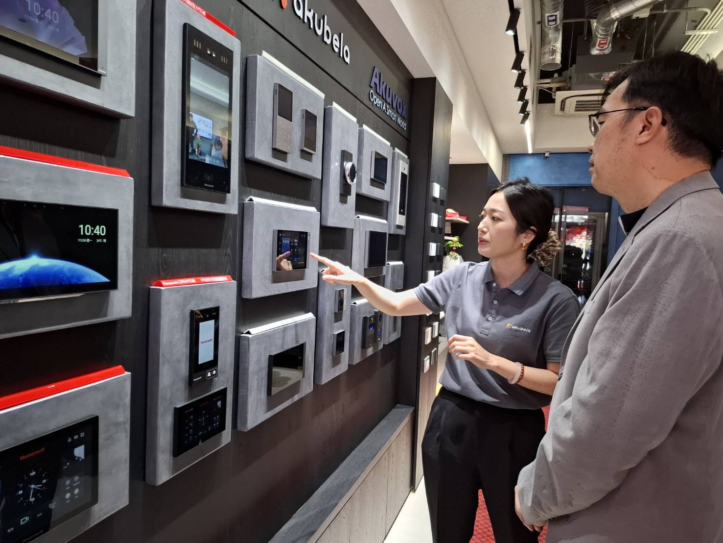 「未來家——智能家居生活館」盛大開幕，現場開放貴賓「可看、可觸、可操作」的沉浸式體驗。(記者翻攝)