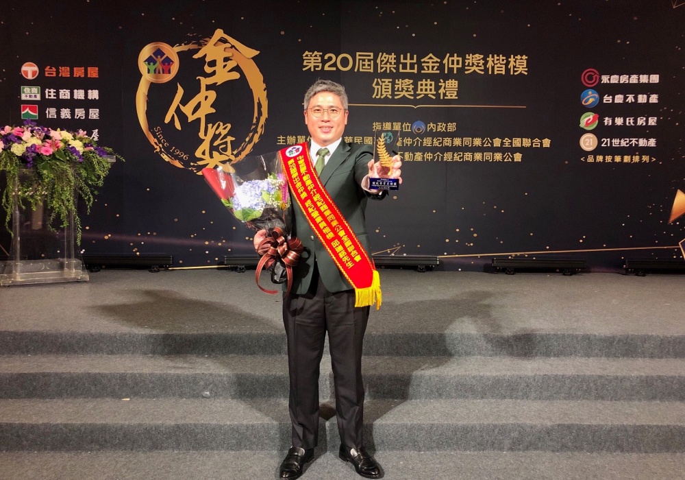 深耕20載大安區學區房與房屋出租的房仲首選 ; 邱瑞銘 30 01%E6%B7%B1%E8%80%9520%E8%BC%89%E5%A4%A7%E5%AE%89%E5%8D%80%E5%AD%B8%E5%8D%80%E6%88%BF%E8%88%87%E6%88%BF%E5%B1%8B%E5%87%BA%E7%A7%9F%E7%9A%84%E6%88%BF%E4%BB%B2%E9%A6%96%E9%81%B8%E9%82%B1%E7%91%9E%E9%8A%98 1