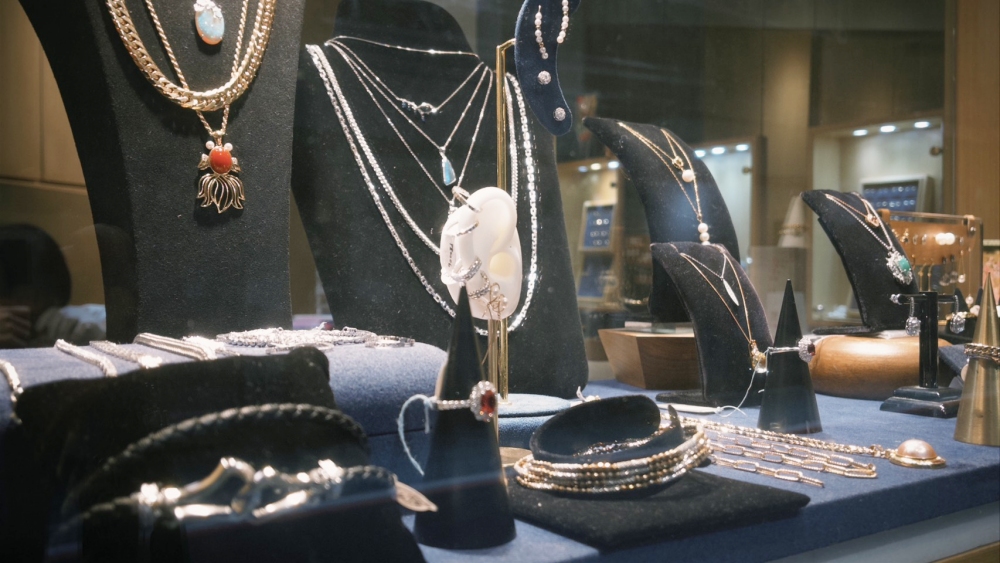 中山區珠寶銀樓「金寶峰」：一甲子信用傳承，日本遊客爭相到訪的黃金精品殿堂