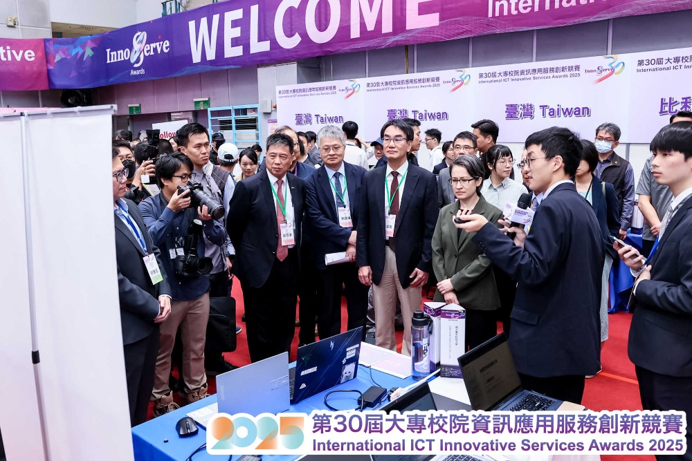 02%E5%82%B3%E6%89%BF%E4%B8%89%E5%8D%81%E8%BC%89InnoServe Awards%E9%96%8B%E5%89%B5%E8%87%BA%E7%81%A3%E7%94%A2%E6%A5%AD%E6%95%B8%E4%BD%8D%E6%96%B0%E5%8A%9B%E9%87%8F