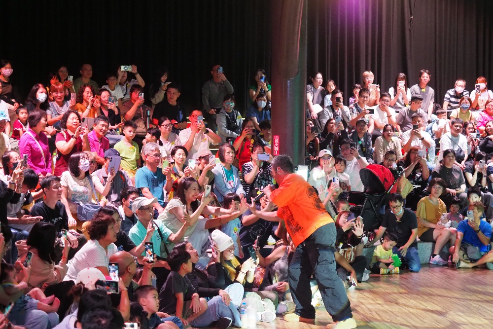 02%E6%83%85%E6%AD%8C%E7%8E%8B%E5%AD%90 %E8%8C%83%E9%80%B8%E8%87%A3%E7%86%B1%E6%83%85%E5%9C%B0%E8%88%87%E6%B0%91%E7%9C%BE%E4%BA%92%E5%8B%95