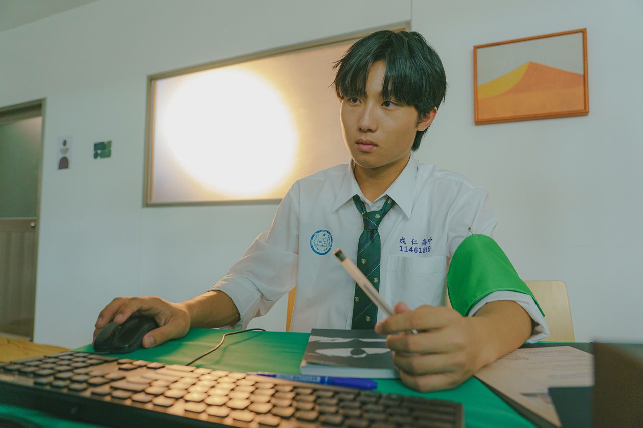 Darren 邱凱偉化身水電工 協助偵辦宿舍針孔偷拍案