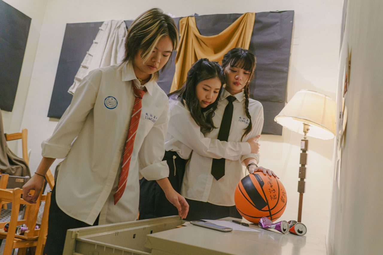 學生墜樓真相曝光?!木木目睹好友殞落情緒潰堤 學生墜樓真相曝光?!木木目睹好友殞落情緒潰堤