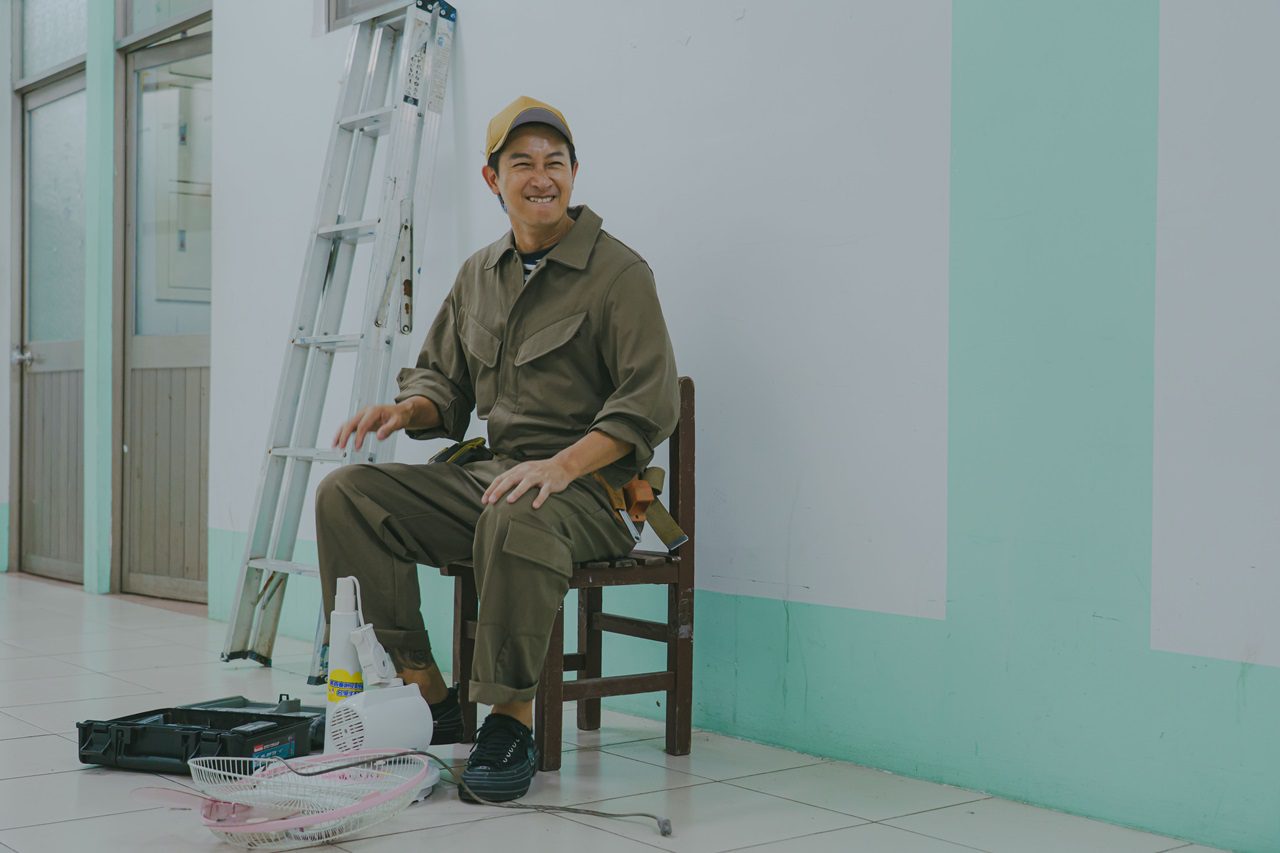 Darren 邱凱偉化身水電工 協助偵辦宿舍針孔偷拍案