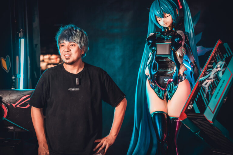 台灣手作第一 YouTuber 黃小潔 打造全球首台 1:1 初音電競主機！ 讓全世界看到台灣的創造力！