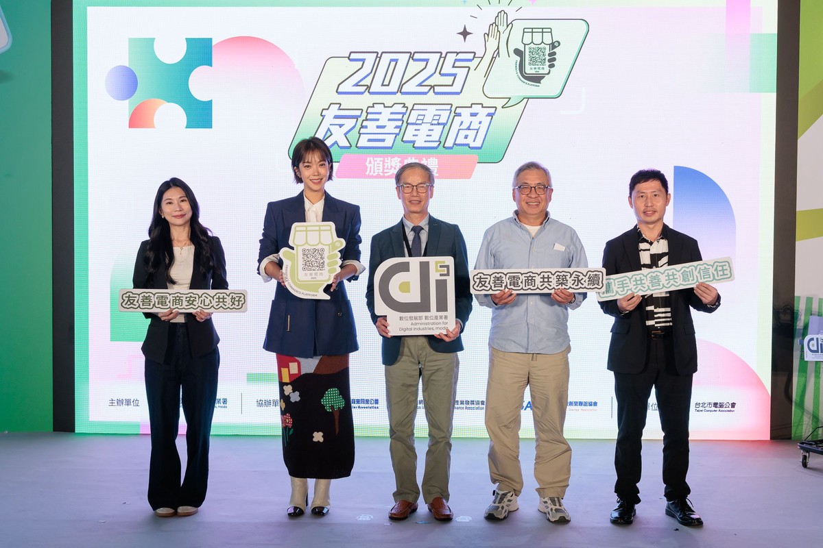 數發部數產署主題館 打開AI世界的任意門 展現臺灣AI創新與數位轉型成果 數發部數產署主題館 打開AI世界的任意門 展現臺灣AI創新與數位轉型成果