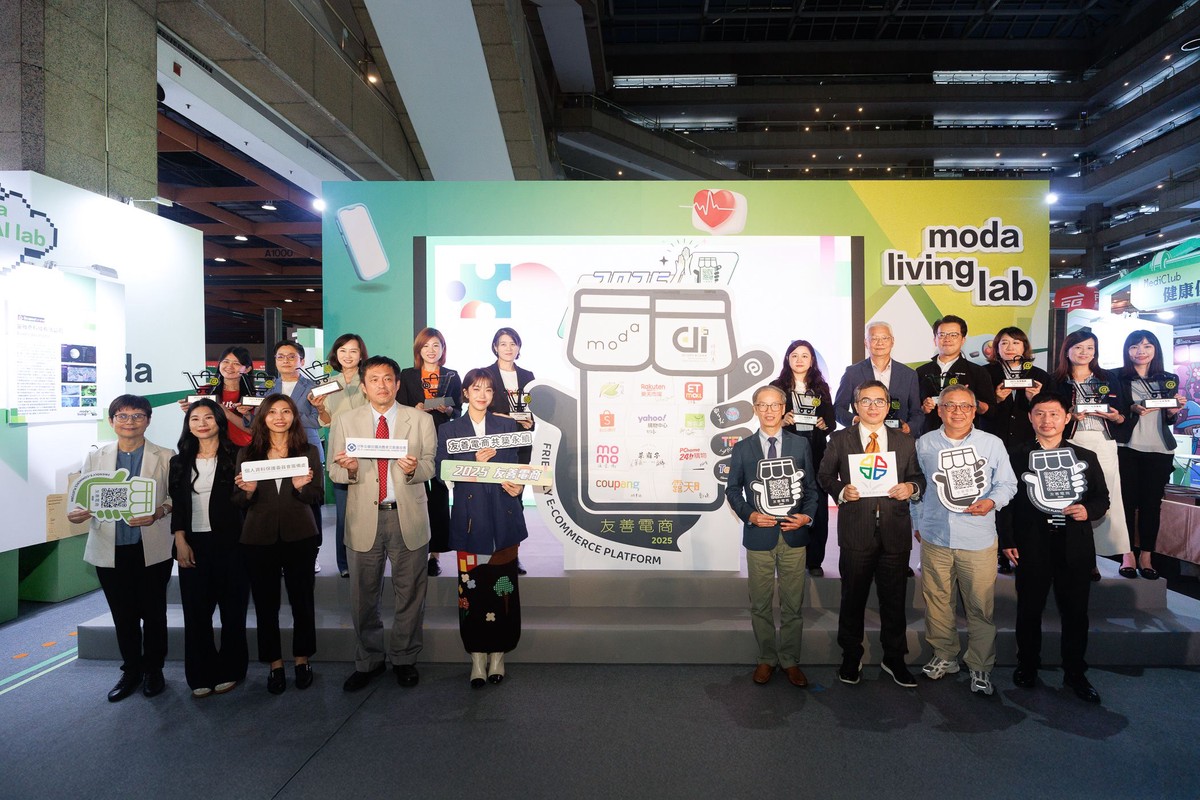 數發部數產署主題館 打開AI世界的任意門 展現臺灣AI創新與數位轉型成果 數發部數產署主題館 打開AI世界的任意門 展現臺灣AI創新與數位轉型成果