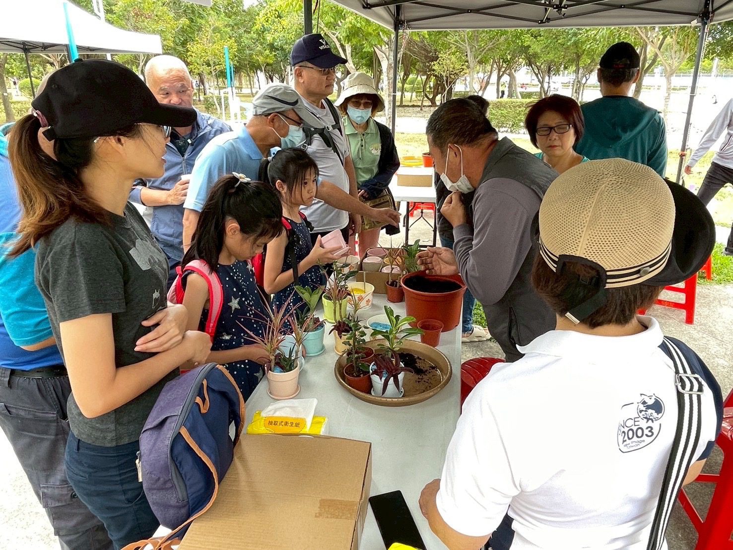 突破26萬人潮再創新紀錄! 台中市民野餐日全市29區熱情響應共度草地閱讀時光 突破26萬人潮再創新紀錄! 台中市民野餐日全市29區熱情響應共度草地閱讀時光