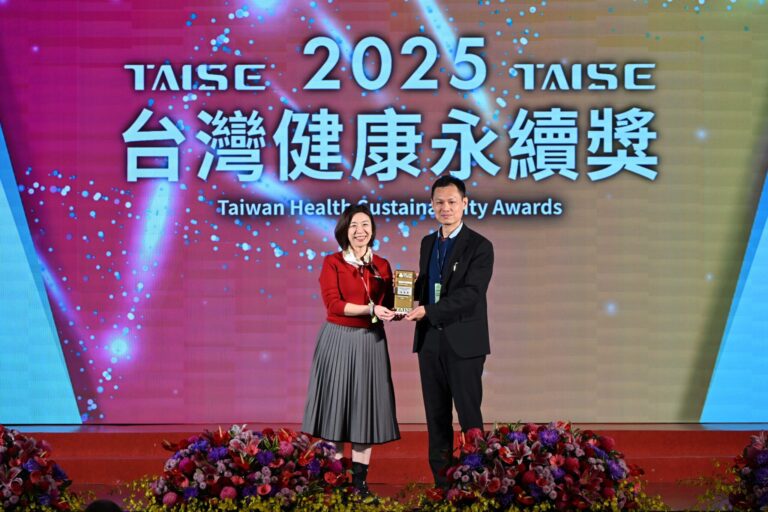 成大醫院榮獲台灣健康永續獎「永續報告：白金級」