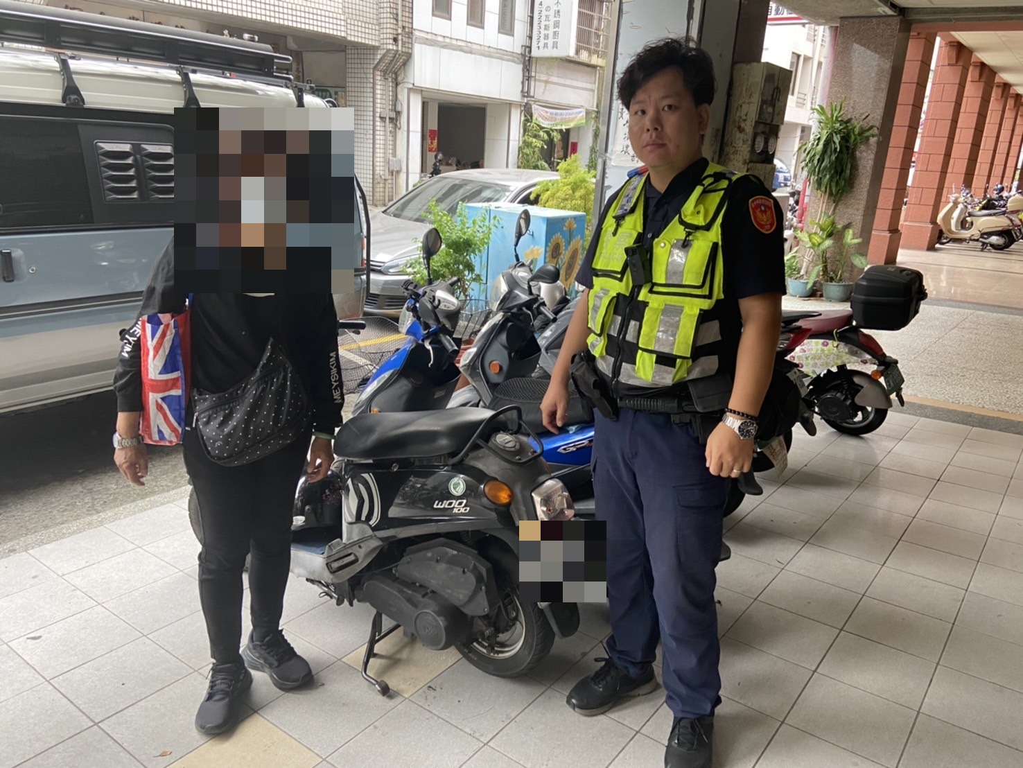 高燒女找車苦撐一小時 警「一動作」速尋車助返家