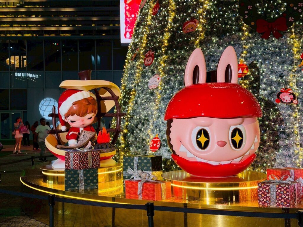 南紡「蘋安綻Fun 幸福相遇」聖誕展區登場 POP MART六大IP首度齊聚亮相 南紡「蘋安綻Fun 幸福相遇」聖誕展區登場 POP MART六大IP首度齊聚亮相