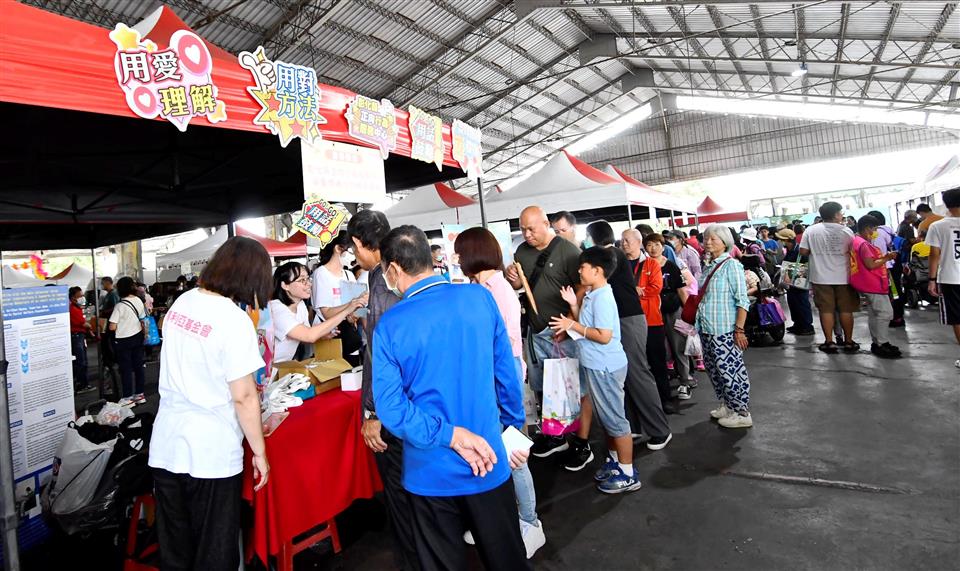 彰化身心障礙者日園遊會暨特教表揚　啟用大型復康巴士　善心人士捐輪椅　幸福作夥來