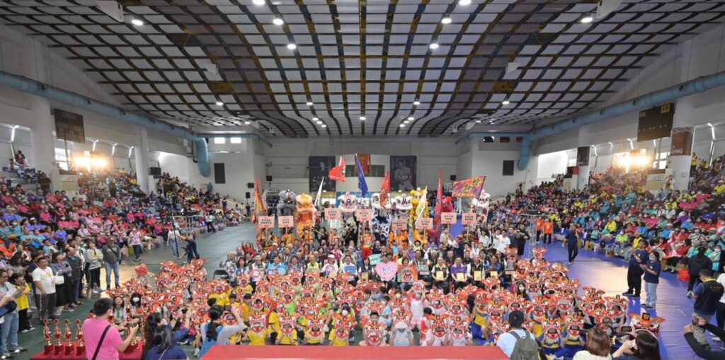 2025新北市泰山獅王文化節盛大登場 傳統技藝與民俗文化齊放異彩 開幕儀式:邀請長官、泰山區鄰里團隊,以及六所泰山當地中小學來共襄盛舉此次2025泰山獅王文化節盛大開幕。(圖/泰山區公所提供)