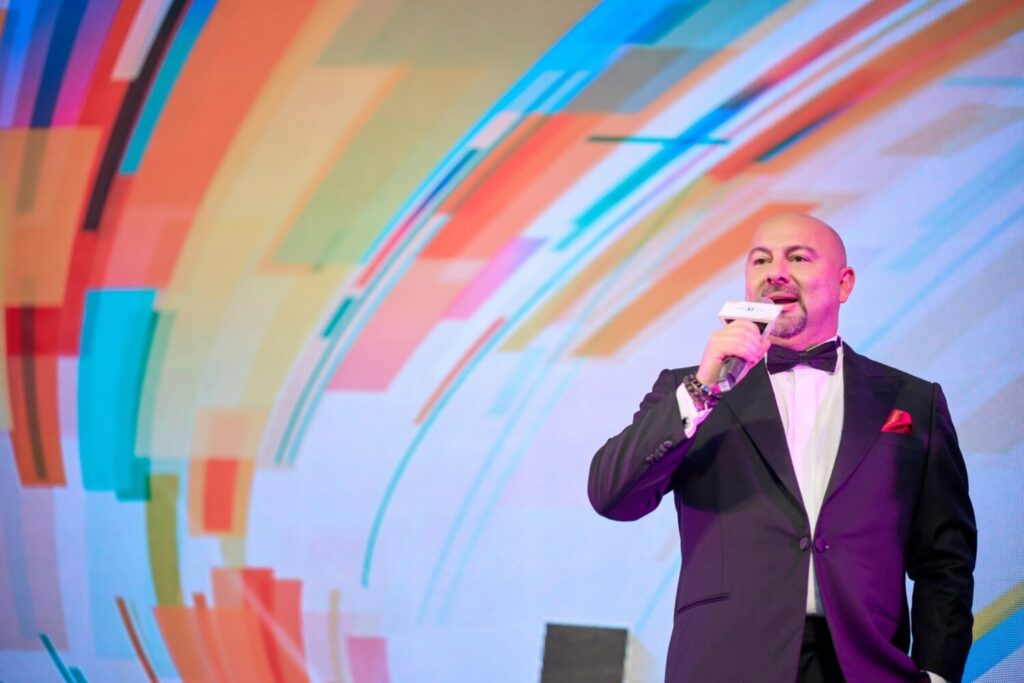 美商新生命創辦人Alexy Goldstein 表示重視自然規律的生活就能逐步邁向健康。(圖／美商新生命 提供)