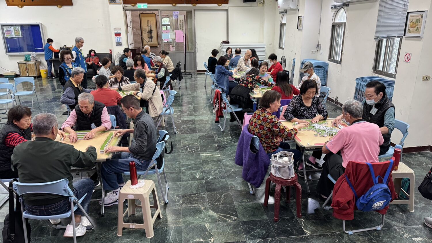 114年「議長盃」邁入第六屆 銀髮族拚智慧展現滿滿活力 「議長盃銀髮益智競賽」不僅是一場牌技的較量,更能讓長者們透過活動展現活力、充實老年生活樂趣,讓身心更健康。