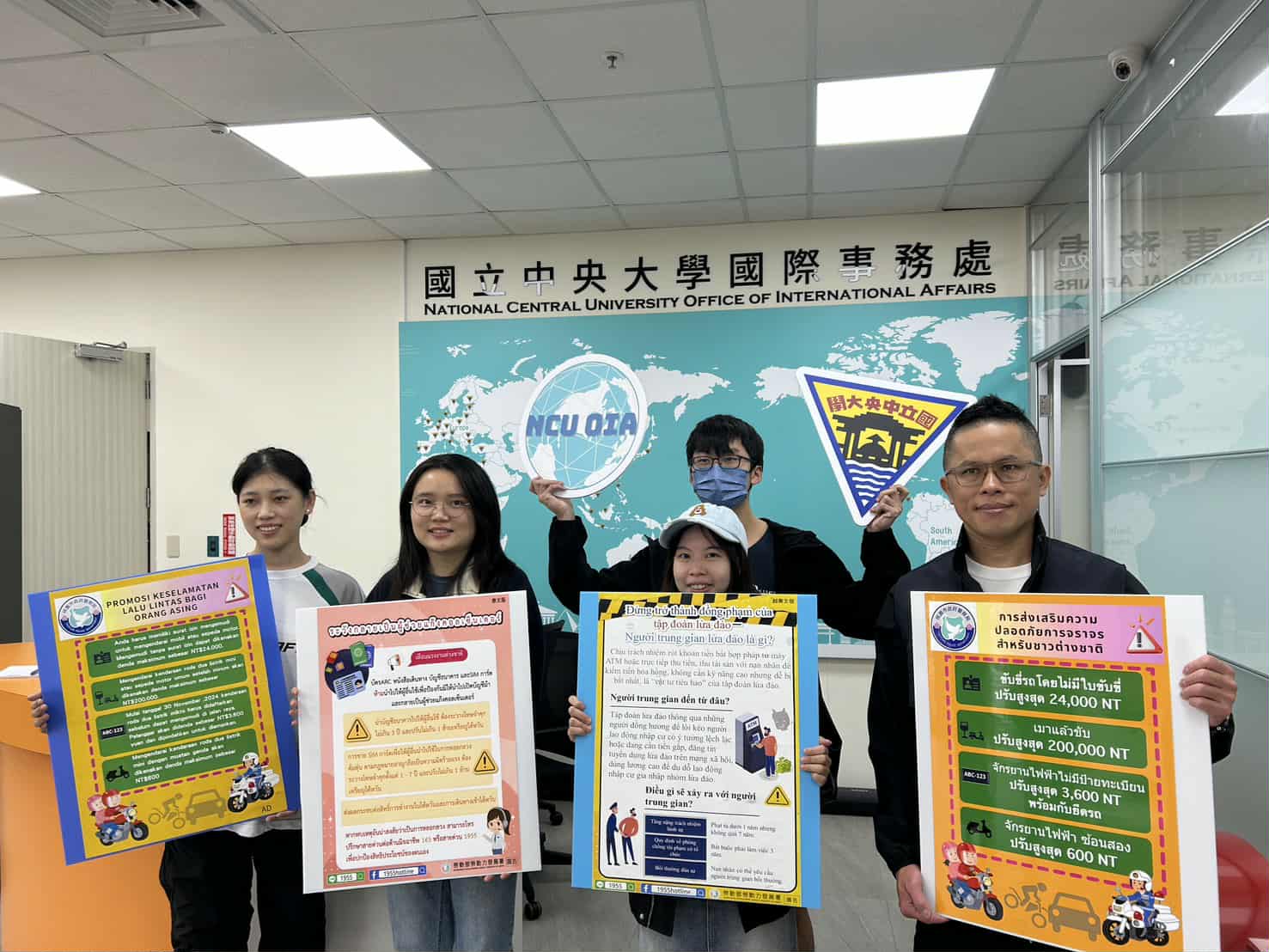 中壢分局聯手大專院校 辦多國語言講座提外籍學子法治觀念 除了講座,警方還製作印、越、泰、菲、英文等多國語版本文宣,並分送至健行科大、元智大學、萬能科大、中原大學、南亞技術學院及中央大學等校區。(記者翻攝)