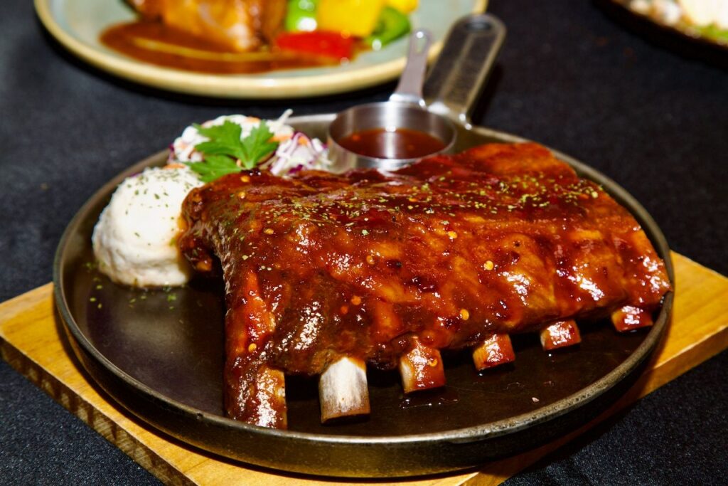 密蘇里風味香辣煙燻肋。（圖／ABV 美式餐酒館 提供）