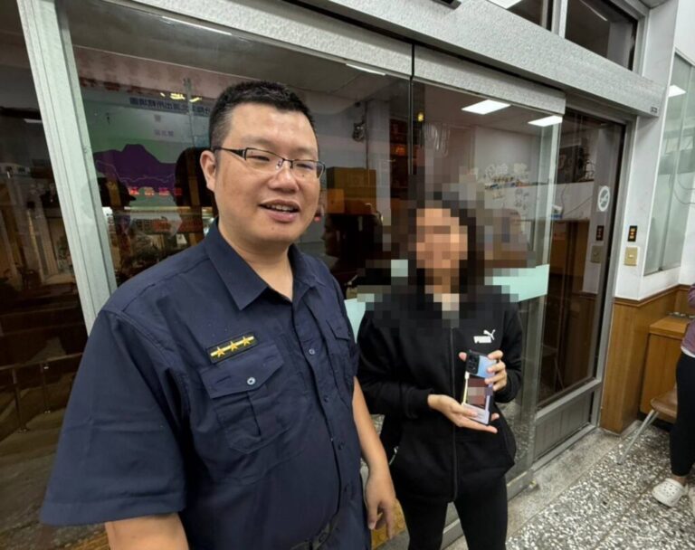外籍移工夜市遺失手機慌張求助　「潭北警迅速協尋」暖心找回