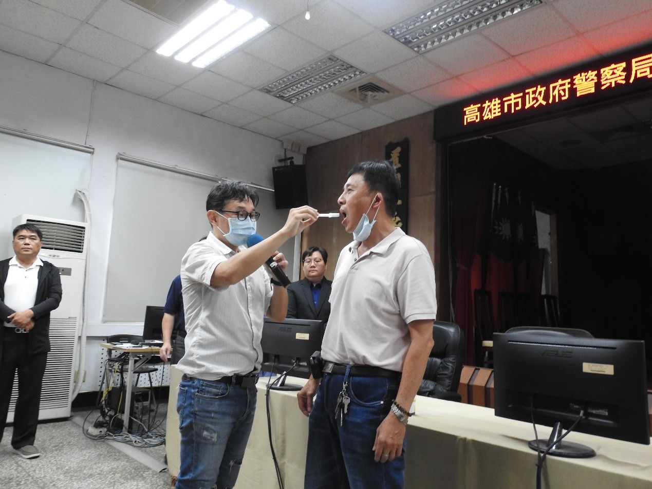 防毒駕再升級!高雄市警方「唾液試劑」秒測7類毒品 防毒駕再升級!高雄市警方「唾液試劑」秒測7類毒品