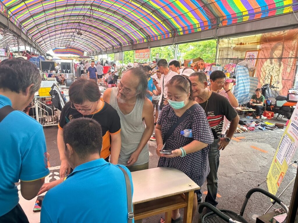 中市府推「好市有禮」活動 20處夜市聯合祭出好康抽獎助攻購物節 11月8日起接連推出「好市有禮」系列優惠活動,將送出五千份好市券、限量悠遊卡及家電等生活好禮抽獎。(圖/臺中市政府經濟發展局 提供)