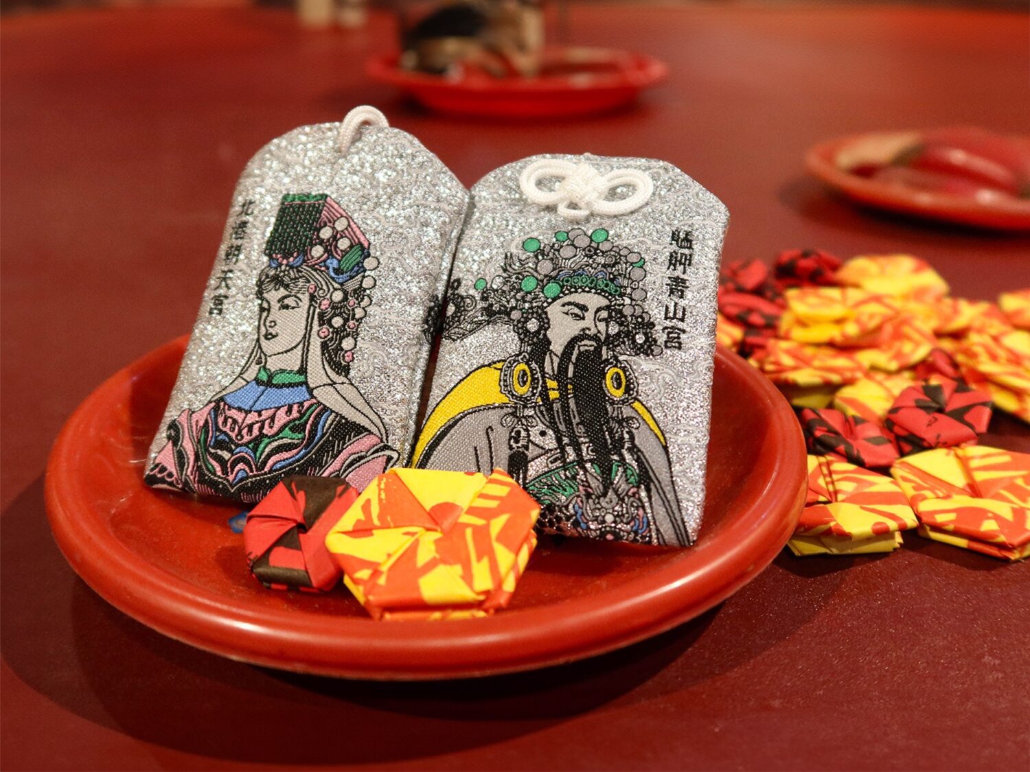 設計師林佳齡Misc操刀「艋舺青山宮X北港朝天宮聯名香火袋」。(圖/文總 提供)